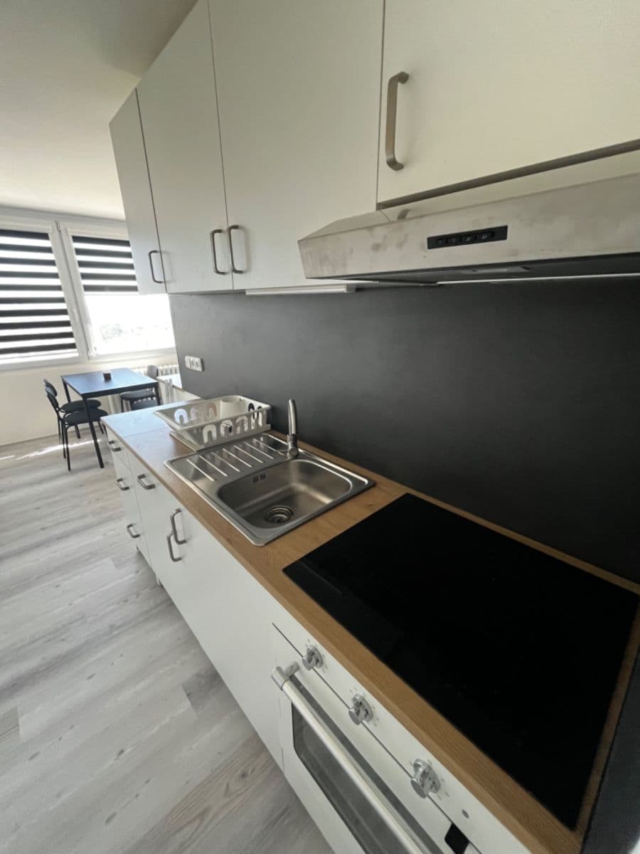 Predaj bytu 3-izbový 81 m², Evropská, Praha, Praha Predaj bytu 3-izbový 81 m², Evropská, Praha, Praha