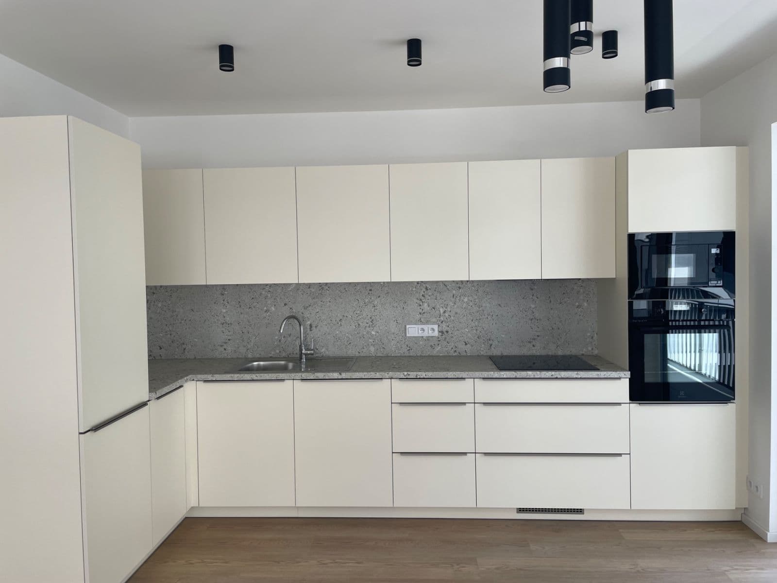 Prenájom bytu 2-izbový 73 m², Hábova, Praha, Praha Prenájom bytu 2-izbový 73 m², Hábova, Praha, Praha