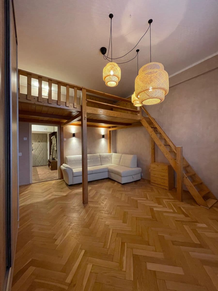 Prenájom bytu 1-izbový 31 m², 28. pluku, Praha, Praha Prenájom bytu 1-izbový 31 m², 28. pluku, Praha, Praha