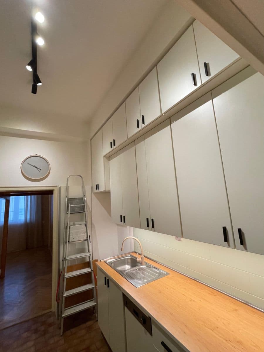 Prenájom bytu 1-izbový 31 m², 28. pluku, Praha, Praha Prenájom bytu 1-izbový 31 m², 28. pluku, Praha, Praha