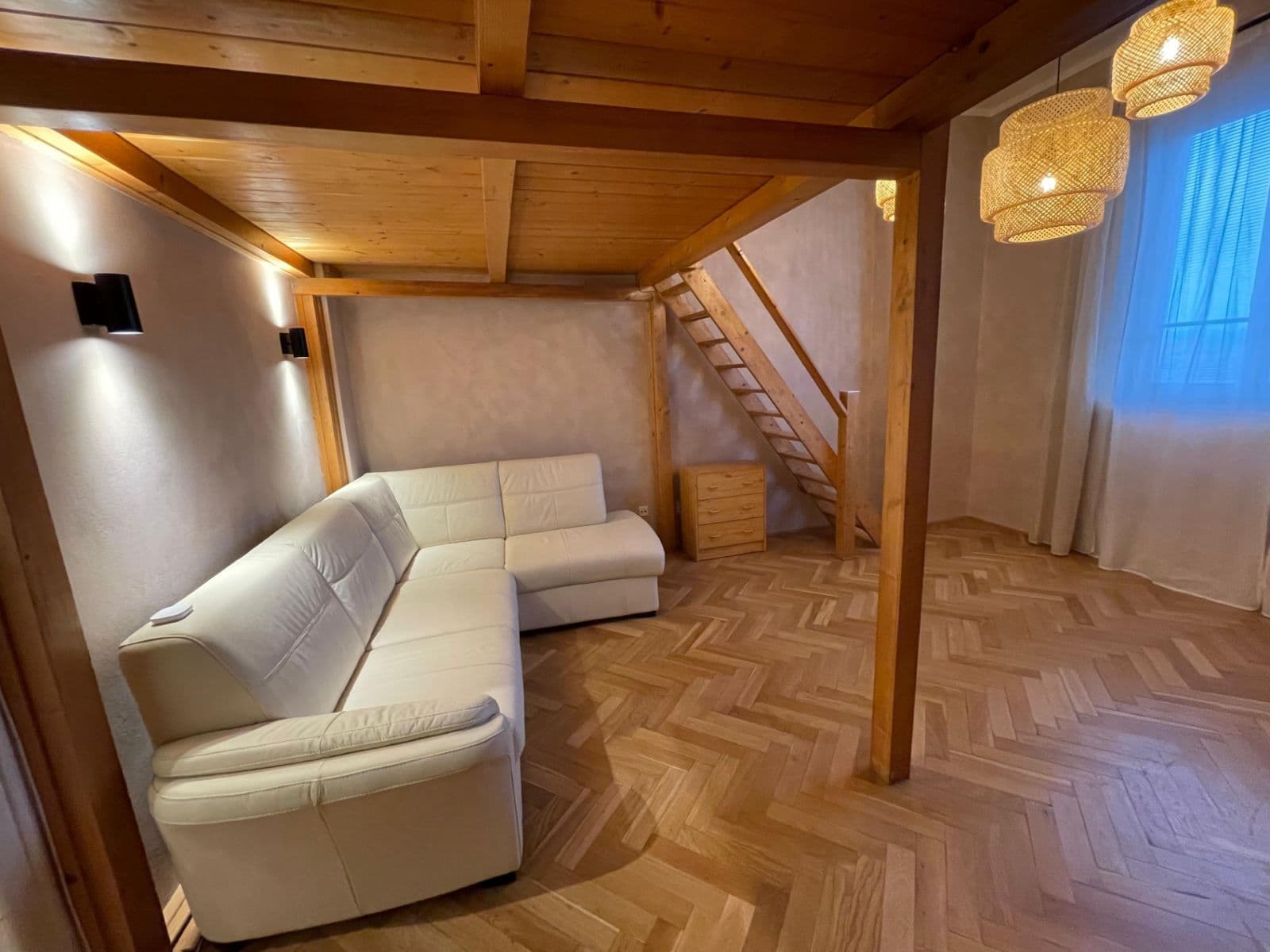 Prenájom bytu 1-izbový 31 m², 28. pluku, Praha, Praha Prenájom bytu 1-izbový 31 m², 28. pluku, Praha, Praha