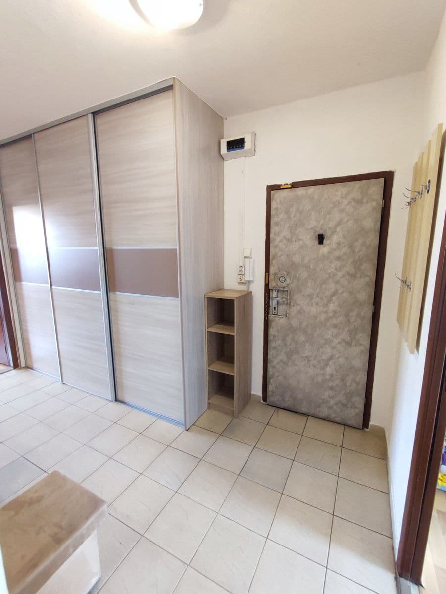 Prenájom bytu 3-izbový 74 m², Rovniankova, Petržalka, Bratislavský kraj Prenájom bytu 3-izbový 74 m², Rovniankova, Petržalka, Bratislavský kraj