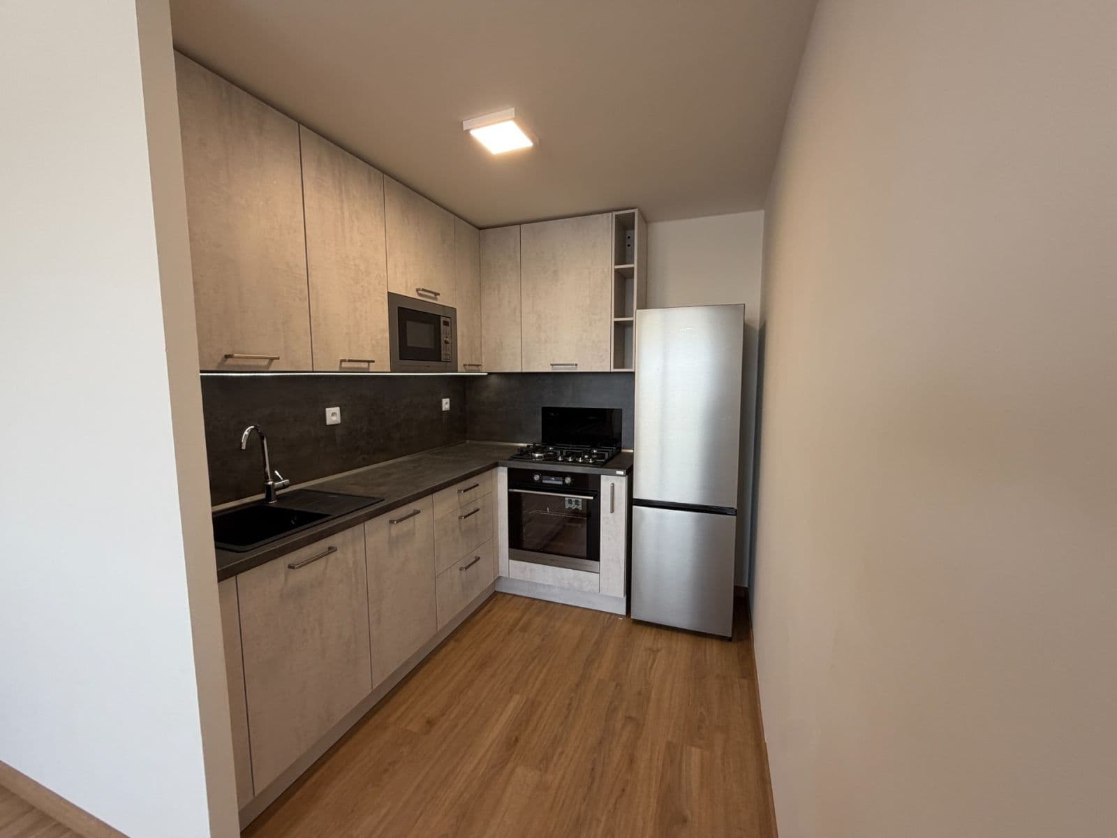 Prenájom bytu 2-izbový 43 m², Mnichovická, Praha, Praha Prenájom bytu 2-izbový 43 m², Mnichovická, Praha, Praha