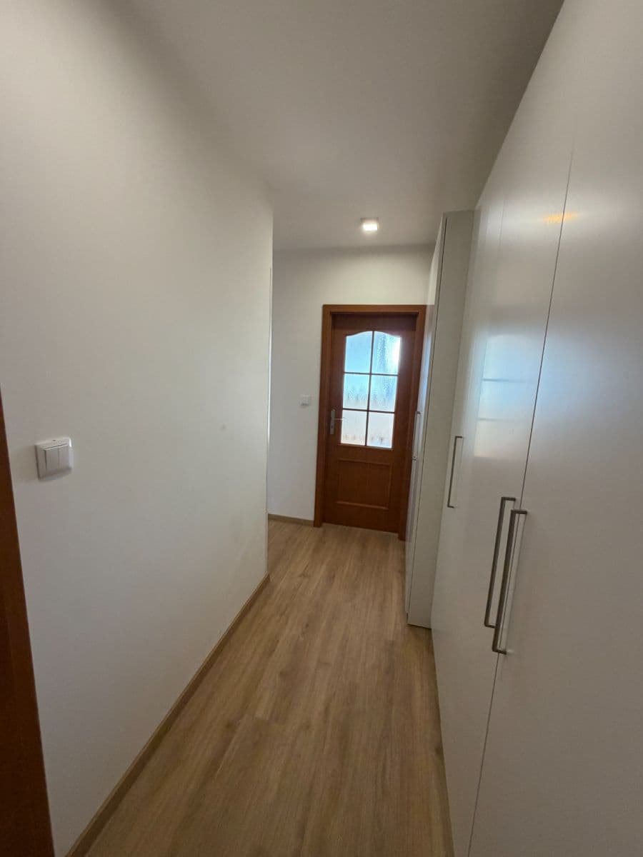 Prenájom bytu 2-izbový 43 m², Mnichovická, Praha, Praha Prenájom bytu 2-izbový 43 m², Mnichovická, Praha, Praha
