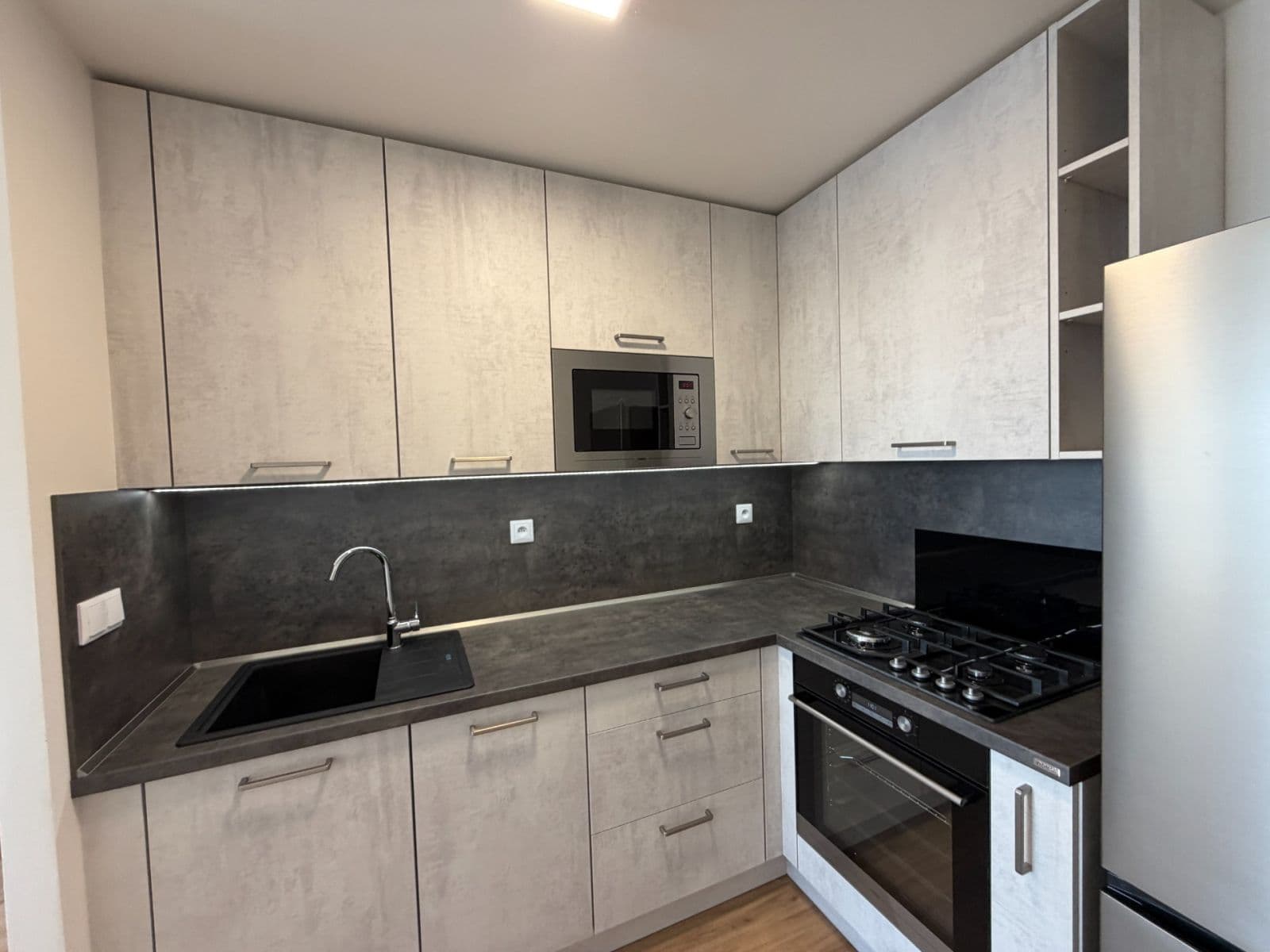Prenájom bytu 2-izbový 43 m², Mnichovická, Praha, Praha Prenájom bytu 2-izbový 43 m², Mnichovická, Praha, Praha
