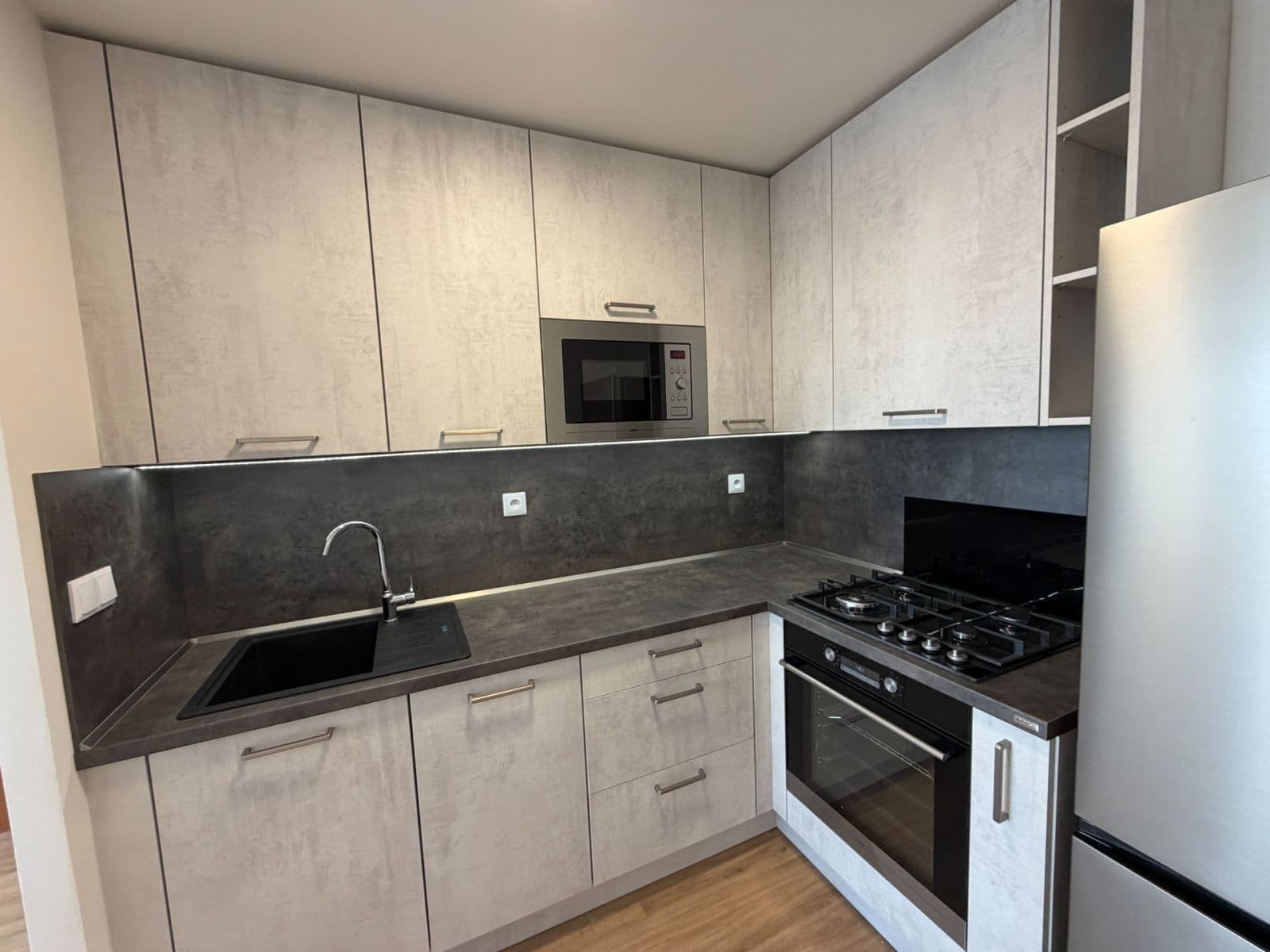 Prenájom bytu 2-izbový 43 m², Mnichovická, Praha, Praha Prenájom bytu 2-izbový 43 m², Mnichovická, Praha, Praha