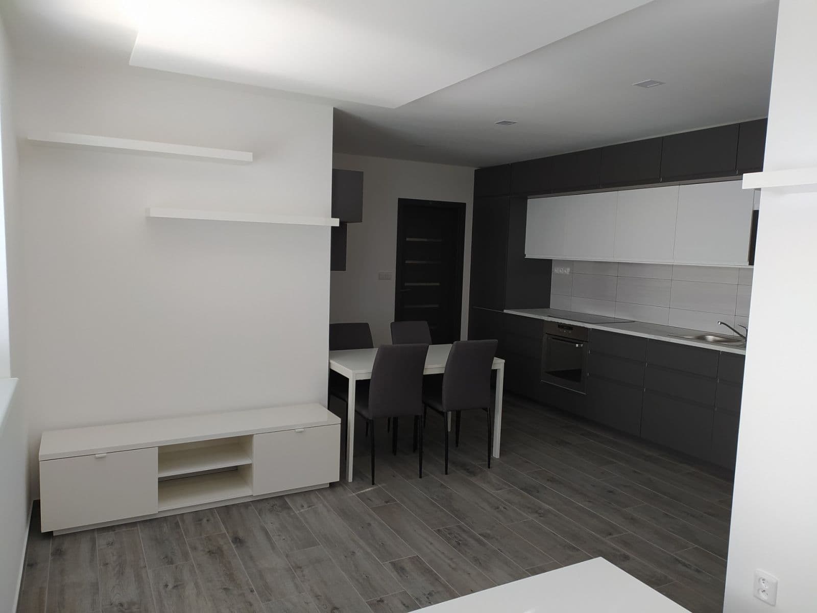 Prenájom bytu 2-izbový 42 m², Čisovická, Mníšek pod Brdy, Středočeský kraj Prenájom bytu 2-izbový 42 m², Čisovická, Mníšek pod Brdy, Středočeský kraj