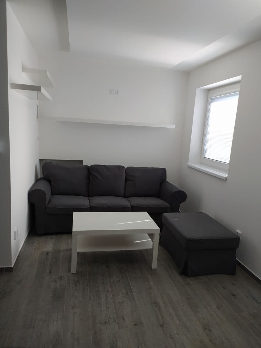 Prenájom bytu 2-izbový 42 m², Čisovická, Mníšek pod Brdy, Středočeský kraj Prenájom bytu 2-izbový 42 m², Čisovická, Mníšek pod Brdy, Středočeský kraj