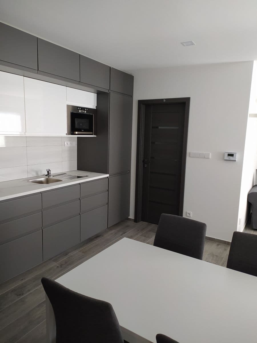 Prenájom bytu 2-izbový 42 m², Čisovická, Mníšek pod Brdy, Středočeský kraj Prenájom bytu 2-izbový 42 m², Čisovická, Mníšek pod Brdy, Středočeský kraj