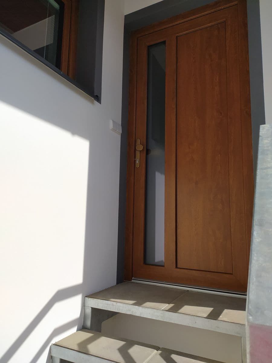 Prenájom bytu 2-izbový 42 m², Čisovická, Mníšek pod Brdy, Středočeský kraj Prenájom bytu 2-izbový 42 m², Čisovická, Mníšek pod Brdy, Středočeský kraj
