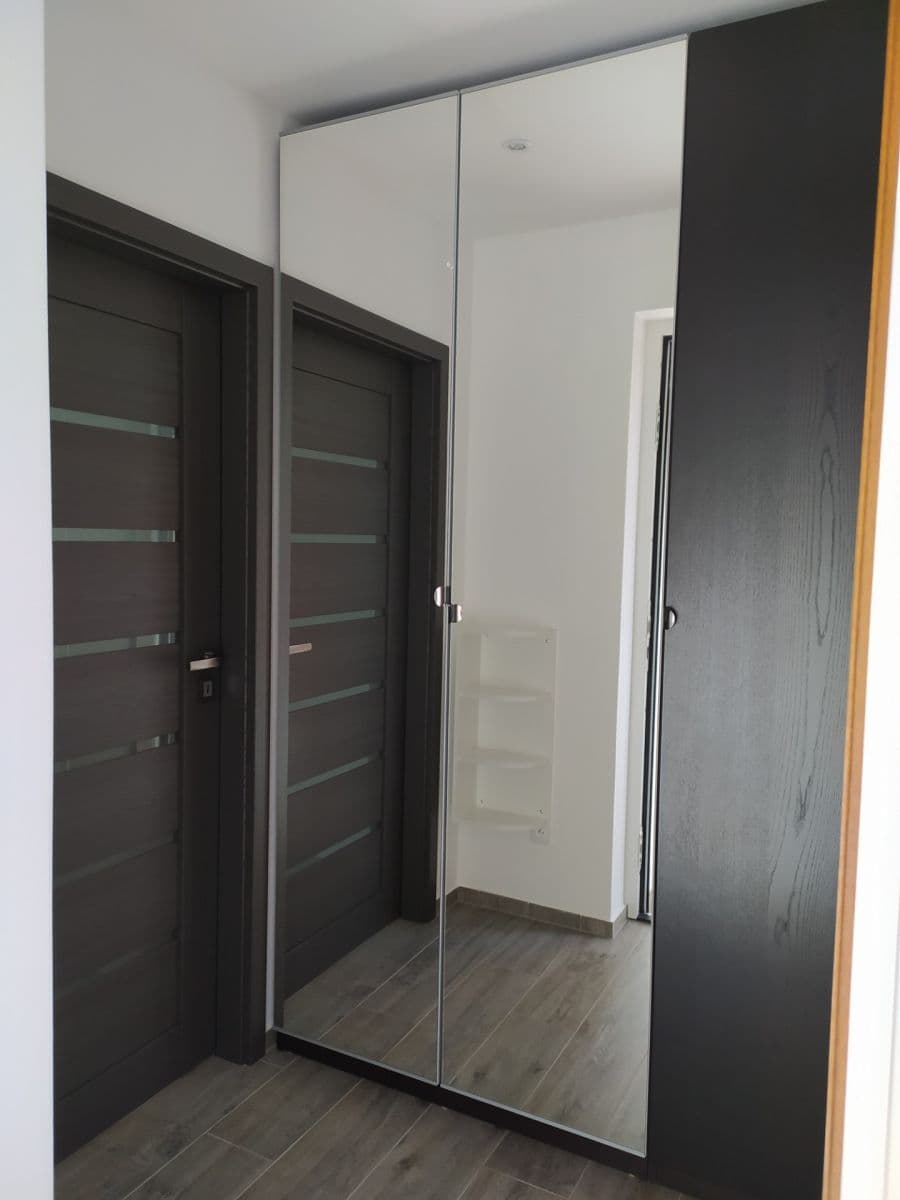 Prenájom bytu 2-izbový 42 m², Čisovická, Mníšek pod Brdy, Středočeský kraj Prenájom bytu 2-izbový 42 m², Čisovická, Mníšek pod Brdy, Středočeský kraj