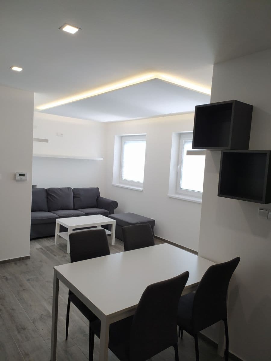 Prenájom bytu 2-izbový 42 m², Čisovická, Mníšek pod Brdy, Středočeský kraj Prenájom bytu 2-izbový 42 m², Čisovická, Mníšek pod Brdy, Středočeský kraj