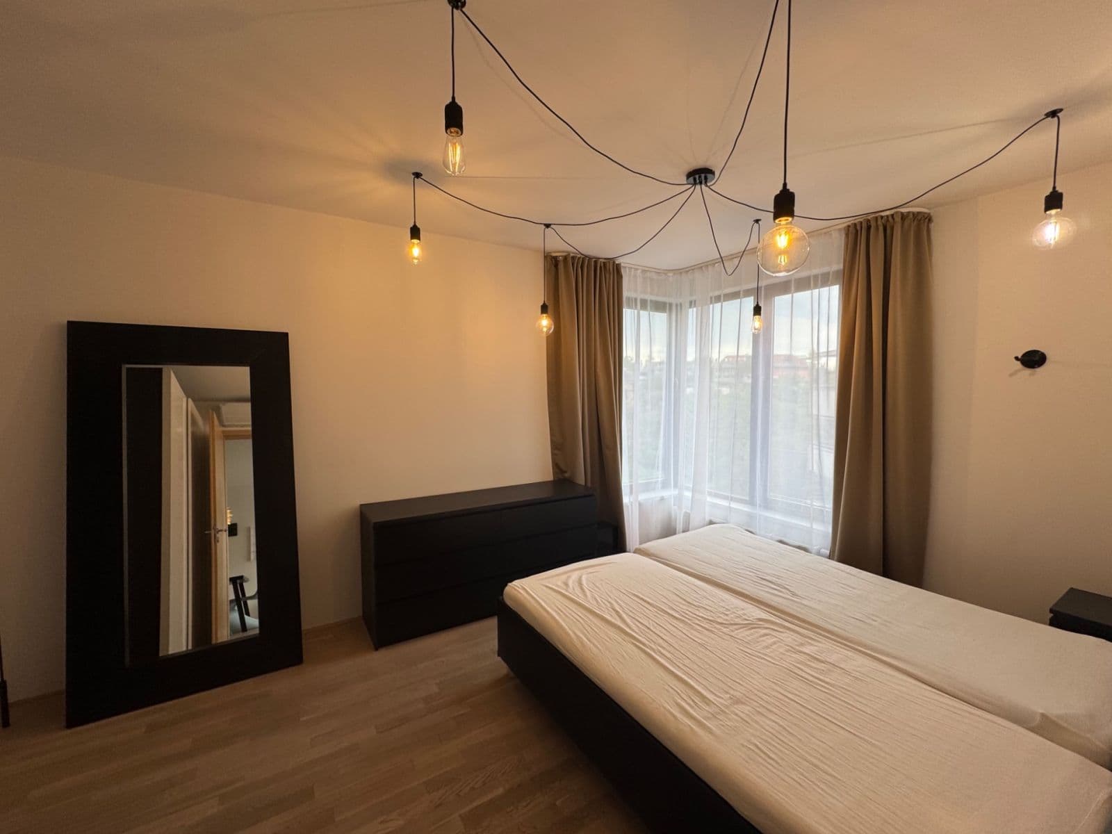 Prenájom bytu 4-izbový 92 m², U Dívčích hradů, Praha, Praha Prenájom bytu 4-izbový 92 m², U Dívčích hradů, Praha, Praha