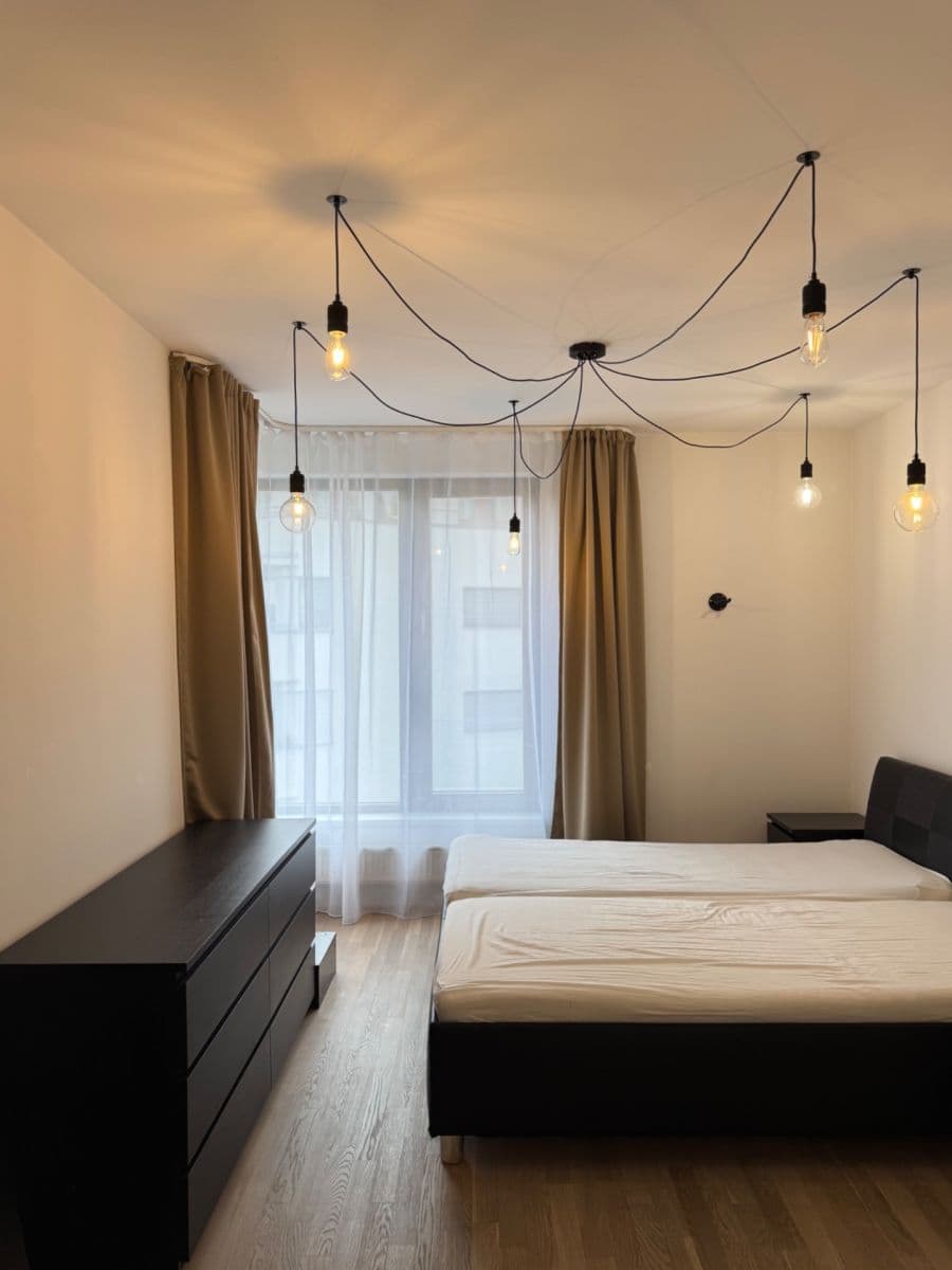 Prenájom bytu 4-izbový 92 m², U Dívčích hradů, Praha, Praha Prenájom bytu 4-izbový 92 m², U Dívčích hradů, Praha, Praha