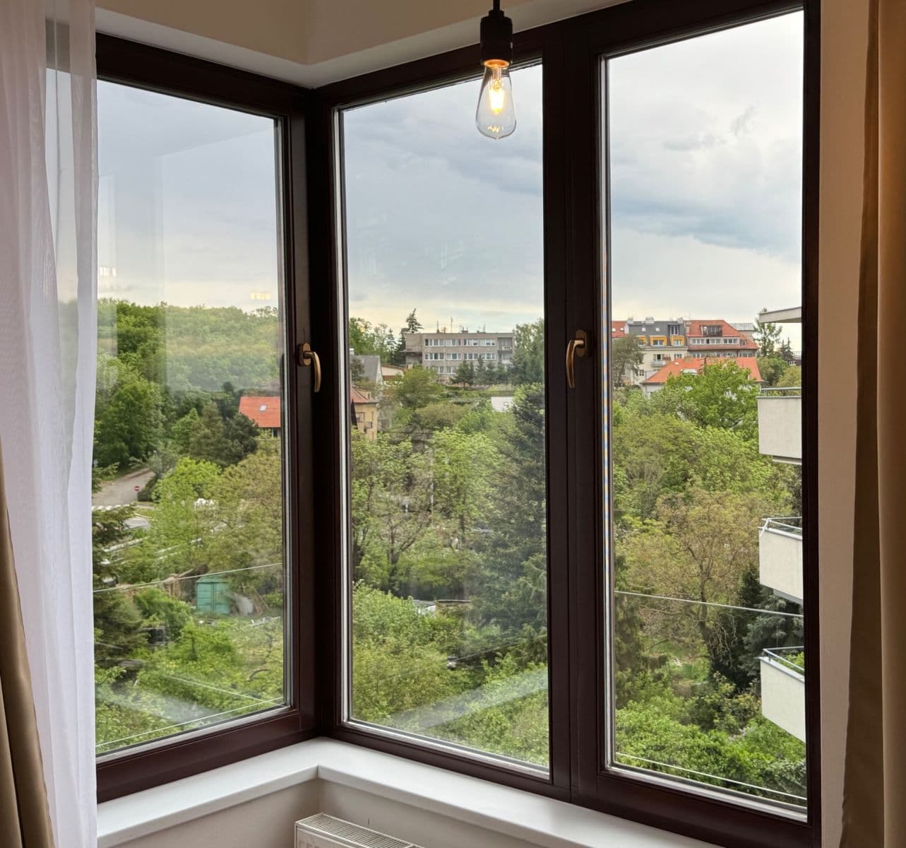 Prenájom bytu 4-izbový 92 m², U Dívčích hradů, Praha, Praha Prenájom bytu 4-izbový 92 m², U Dívčích hradů, Praha, Praha