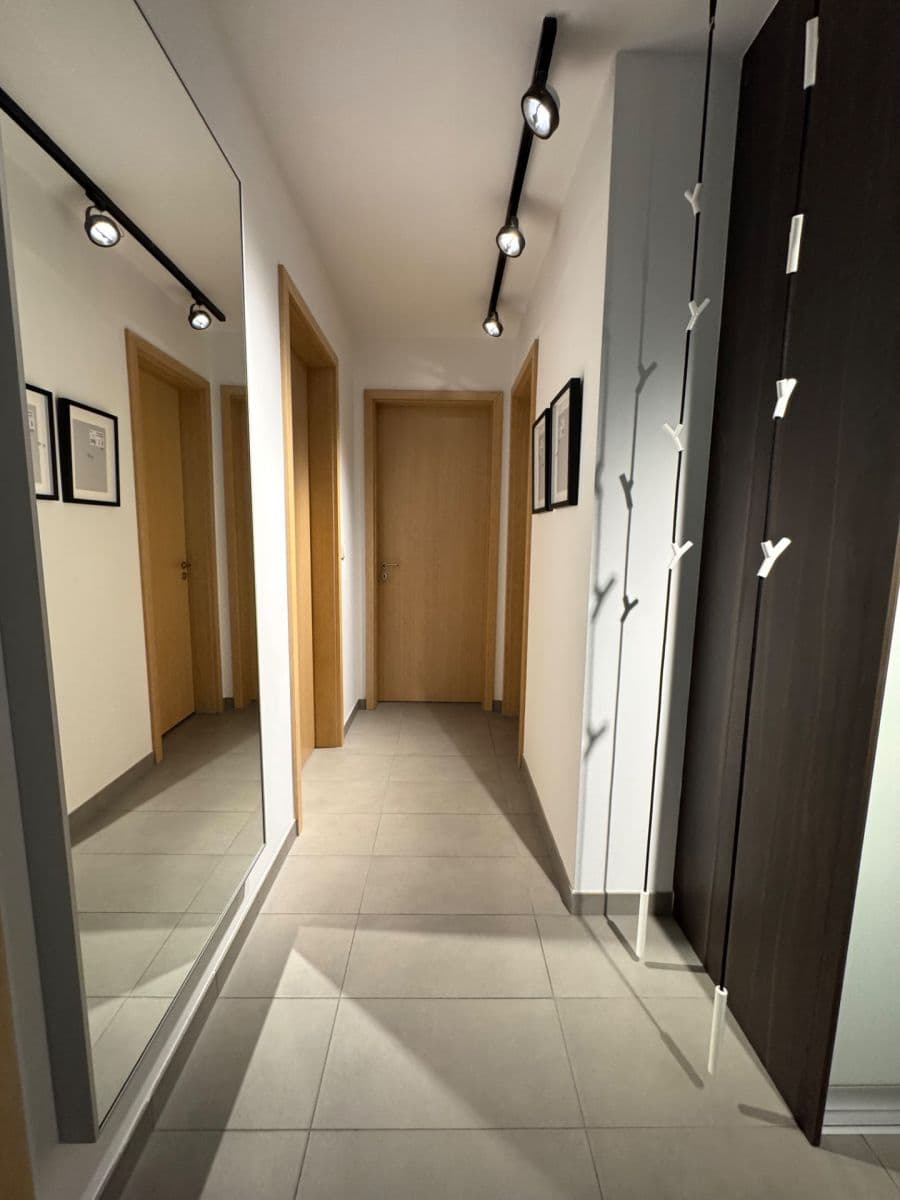 Prenájom bytu 4-izbový 92 m², U Dívčích hradů, Praha, Praha Prenájom bytu 4-izbový 92 m², U Dívčích hradů, Praha, Praha