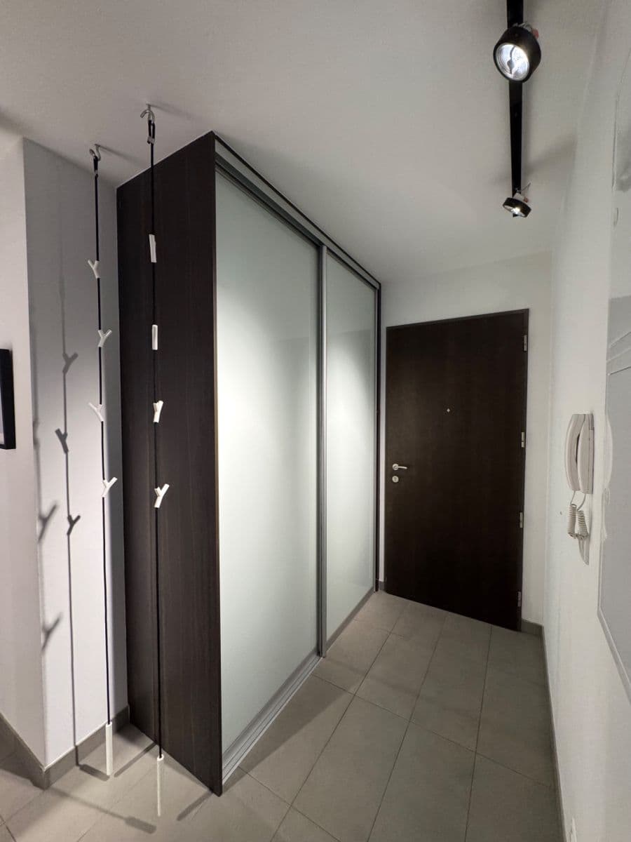 Prenájom bytu 4-izbový 92 m², U Dívčích hradů, Praha, Praha Prenájom bytu 4-izbový 92 m², U Dívčích hradů, Praha, Praha