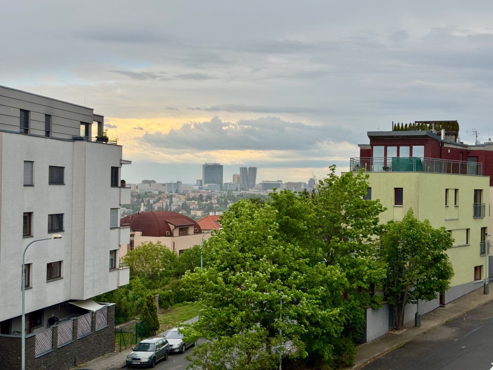 Prenájom bytu 4-izbový 92 m², U Dívčích hradů, Praha, Praha Prenájom bytu 4-izbový 92 m², U Dívčích hradů, Praha, Praha