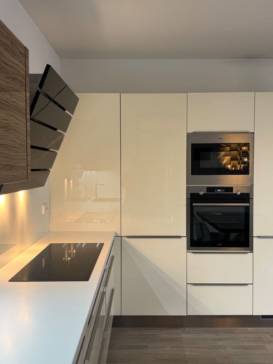 Prenájom bytu 4-izbový 92 m², U Dívčích hradů, Praha, Praha Prenájom bytu 4-izbový 92 m², U Dívčích hradů, Praha, Praha