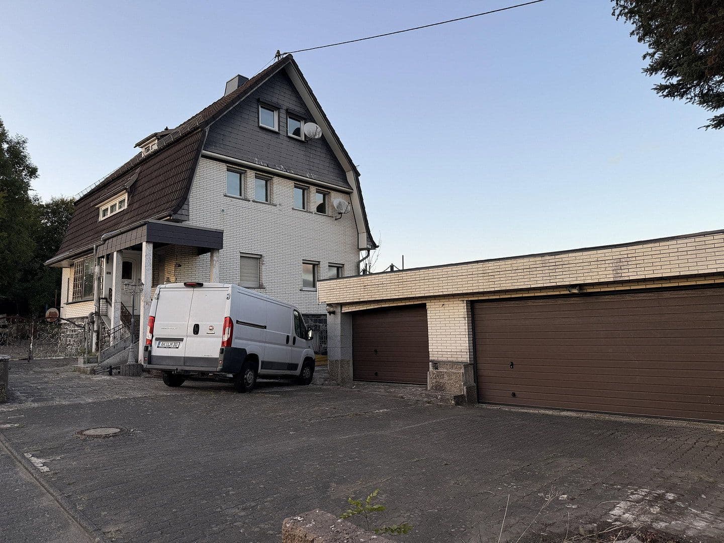 Predaj domu 151 m², pozemek 1.023 m², Kölner Straße 26, Helmenzen, Porýnie-Falcko Predaj domu 151 m², pozemek 1.023 m², Kölner Straße 26, Helmenzen, Porýnie-Falcko