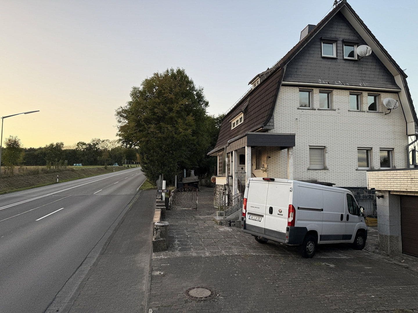 Predaj domu 151 m², pozemek 1.023 m², Kölner Straße 26, Helmenzen, Porýnie-Falcko Predaj domu 151 m², pozemek 1.023 m², Kölner Straße 26, Helmenzen, Porýnie-Falcko