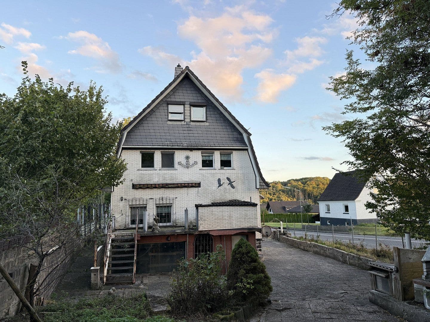 Predaj domu 151 m², pozemek 1.023 m², Kölner Straße 26, Helmenzen, Porýnie-Falcko Predaj domu 151 m², pozemek 1.023 m², Kölner Straße 26, Helmenzen, Porýnie-Falcko