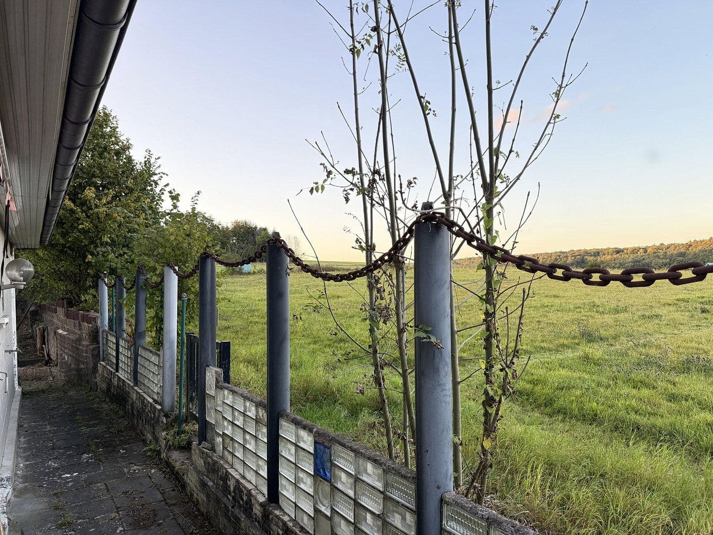 Predaj domu 151 m², pozemek 1.023 m², Kölner Straße 26, Helmenzen, Porýnie-Falcko Predaj domu 151 m², pozemek 1.023 m², Kölner Straße 26, Helmenzen, Porýnie-Falcko