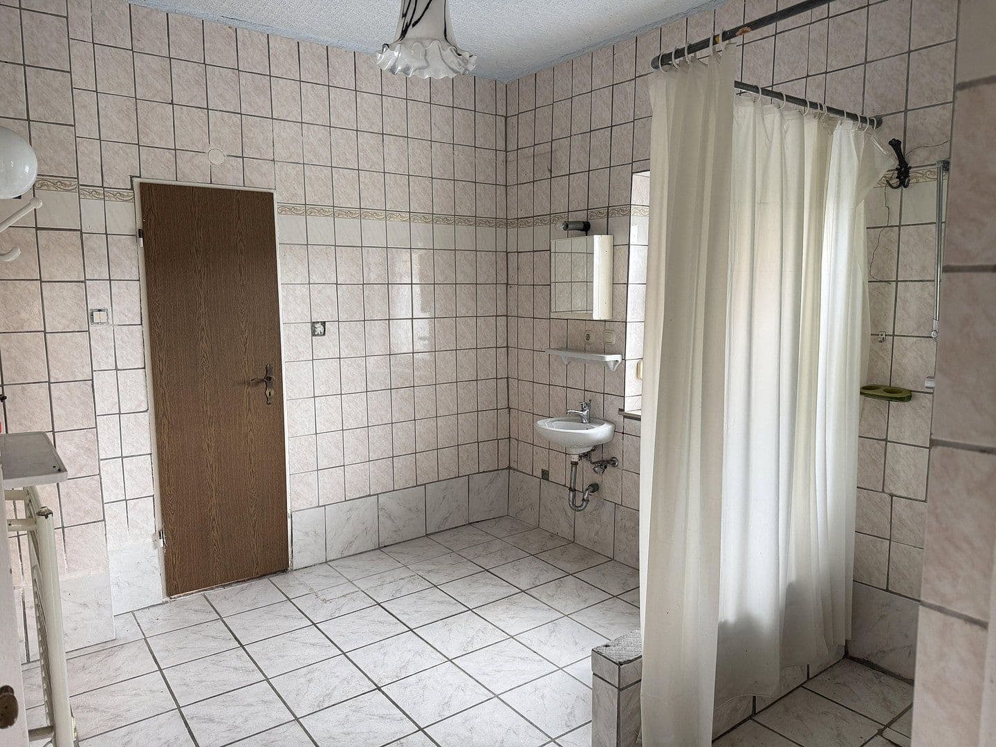 Predaj domu 151 m², pozemek 1.023 m², Kölner Straße 26, Helmenzen, Porýnie-Falcko Predaj domu 151 m², pozemek 1.023 m², Kölner Straße 26, Helmenzen, Porýnie-Falcko