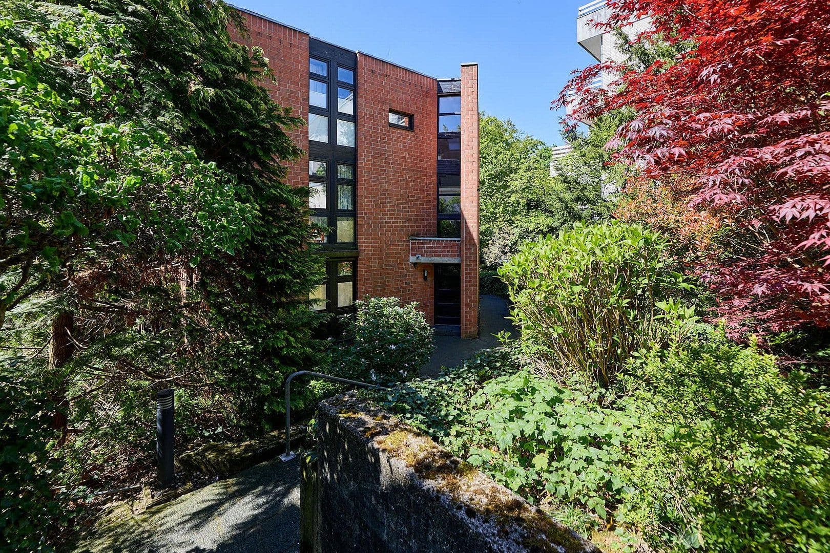 Prenájom bytu 5-izbový 219 m², Lakronstrasse, Düsseldorf, Severné Porýnie - Westfálsko Prenájom bytu 5-izbový 219 m², Lakronstrasse, Düsseldorf, Severné Porýnie - Westfálsko