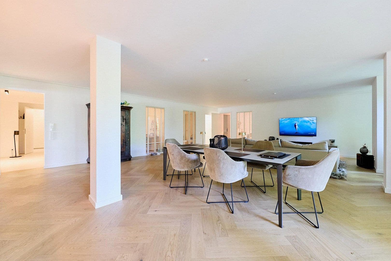 Prenájom bytu 5-izbový 219 m², Lakronstrasse, Düsseldorf, Severné Porýnie - Westfálsko Prenájom bytu 5-izbový 219 m², Lakronstrasse, Düsseldorf, Severné Porýnie - Westfálsko