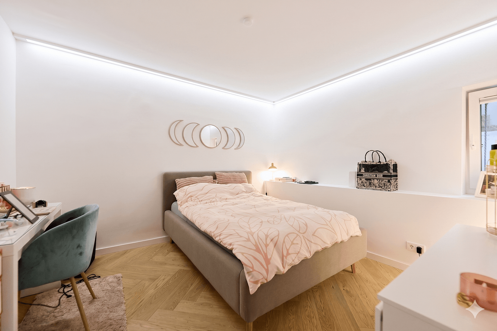 Prenájom bytu 5-izbový 219 m², Lakronstrasse, Düsseldorf, Severné Porýnie - Westfálsko Prenájom bytu 5-izbový 219 m², Lakronstrasse, Düsseldorf, Severné Porýnie - Westfálsko