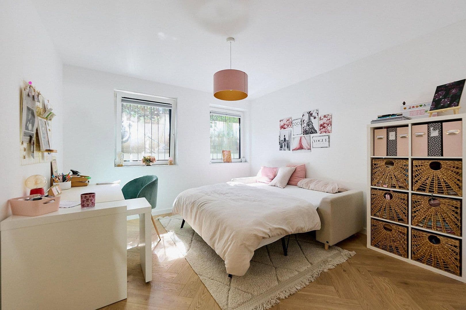 Prenájom bytu 5-izbový 219 m², Lakronstrasse, Düsseldorf, Severné Porýnie - Westfálsko Prenájom bytu 5-izbový 219 m², Lakronstrasse, Düsseldorf, Severné Porýnie - Westfálsko