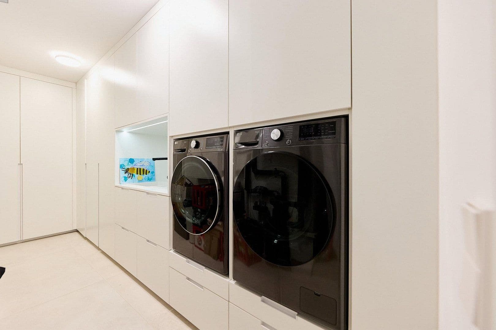 Prenájom bytu 5-izbový 219 m², Lakronstrasse, Düsseldorf, Severné Porýnie - Westfálsko Prenájom bytu 5-izbový 219 m², Lakronstrasse, Düsseldorf, Severné Porýnie - Westfálsko