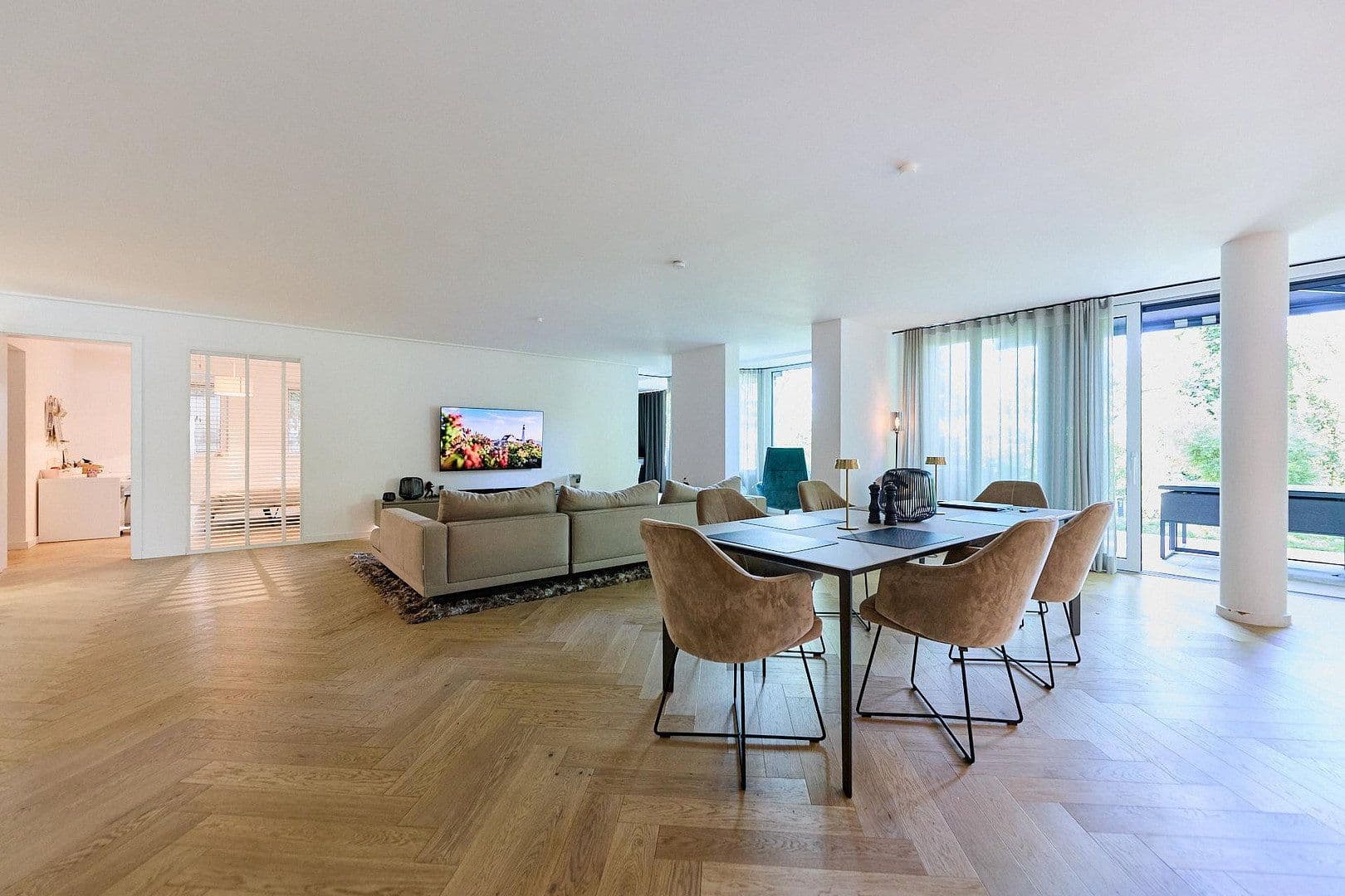 Prenájom bytu 5-izbový 219 m², Lakronstrasse, Düsseldorf, Severné Porýnie - Westfálsko Prenájom bytu 5-izbový 219 m², Lakronstrasse, Düsseldorf, Severné Porýnie - Westfálsko