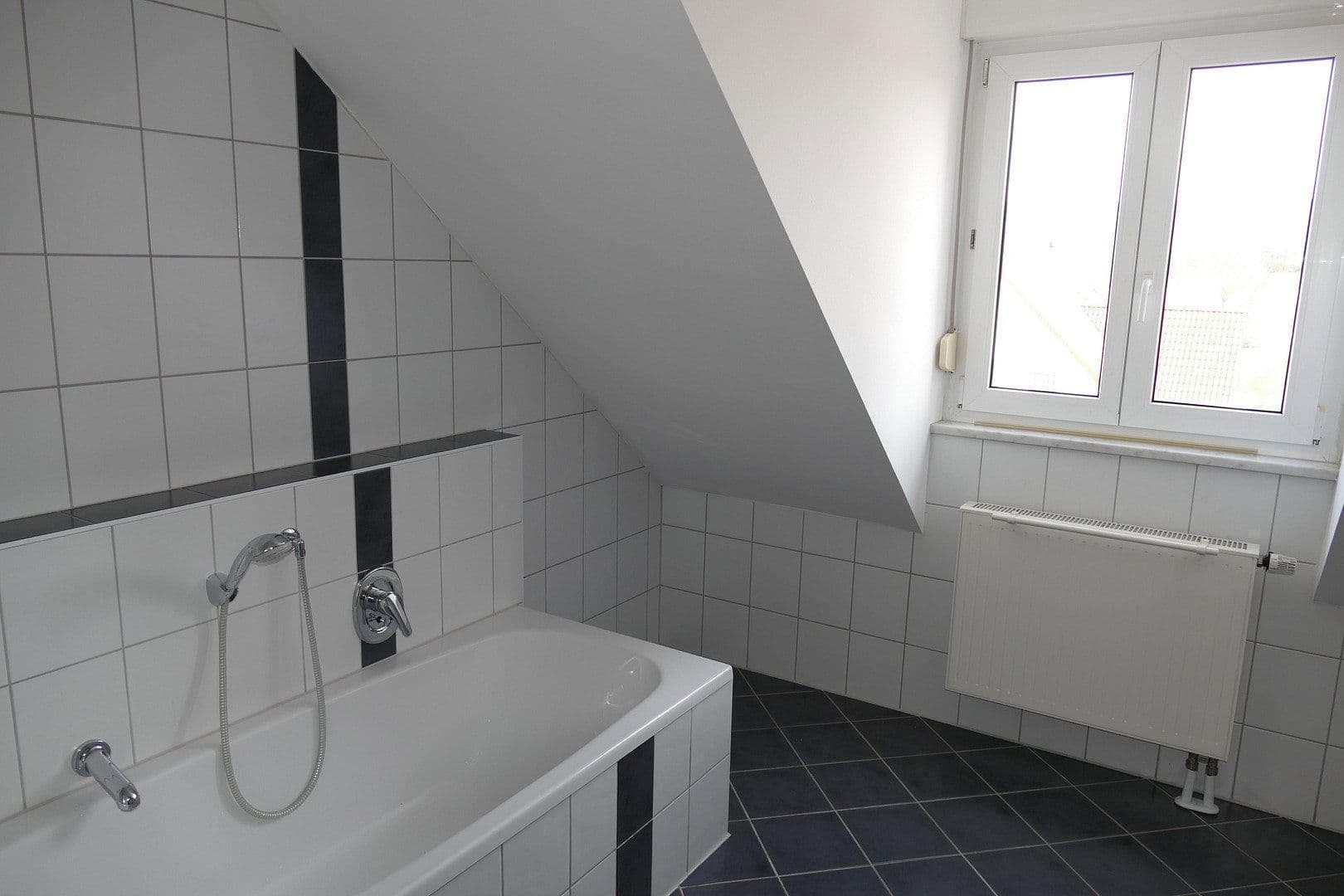 Prenájom bytu 4-izbový 116 m², Marienstraße 11, Hirschaid, Bavorsko Prenájom bytu 4-izbový 116 m², Marienstraße 11, Hirschaid, Bavorsko