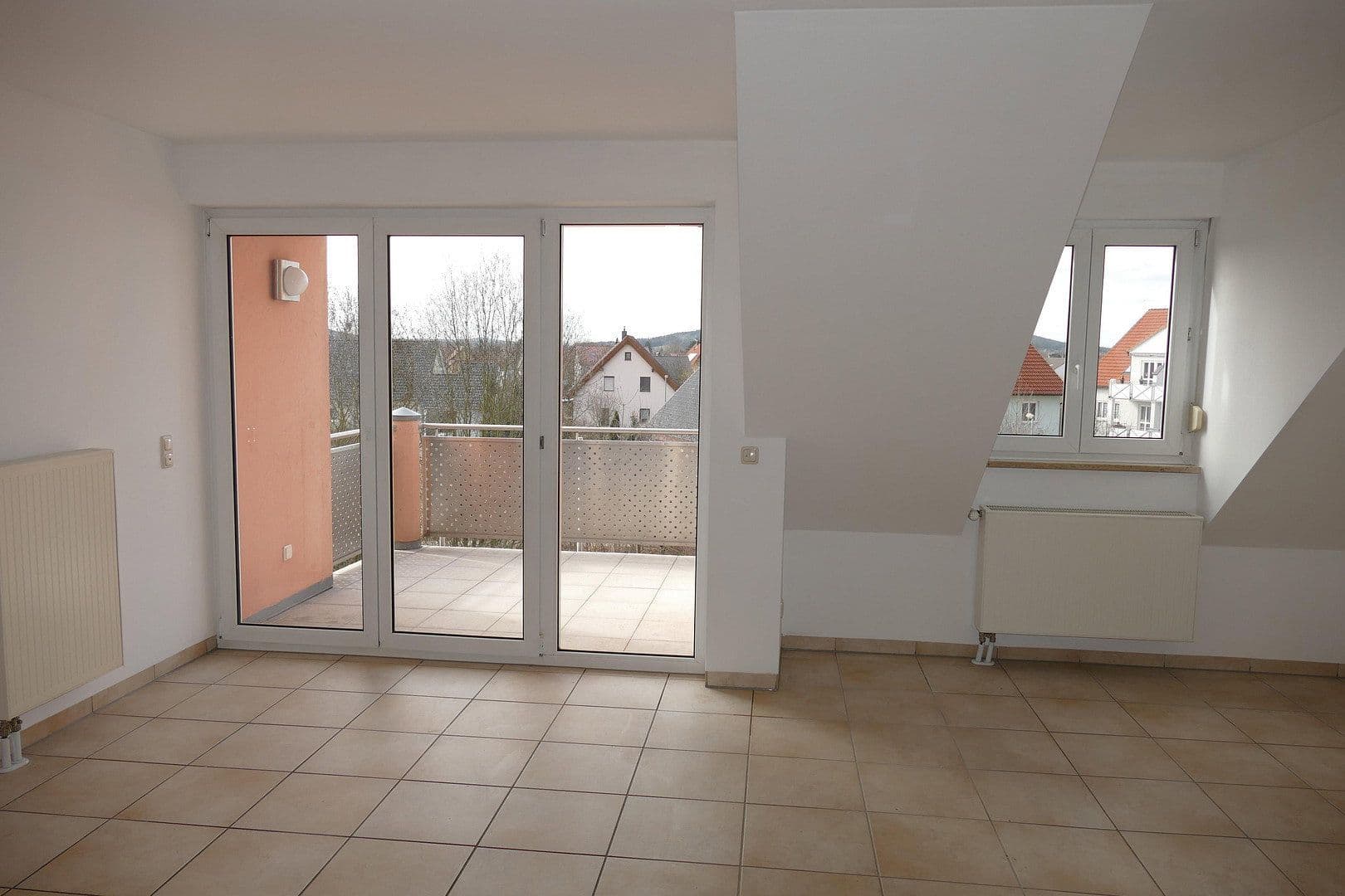 Prenájom bytu 4-izbový 116 m², Marienstraße 11, Hirschaid, Bavorsko Prenájom bytu 4-izbový 116 m², Marienstraße 11, Hirschaid, Bavorsko