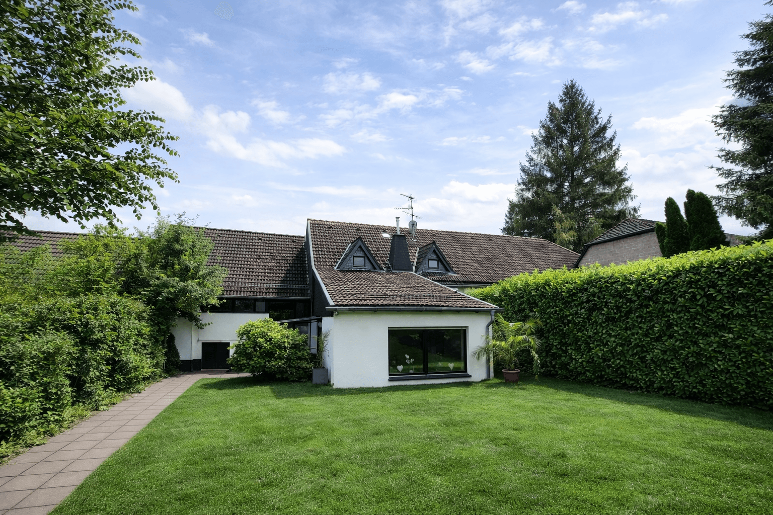 Predaj domu 400 m², pozemek 1.120 m², Euskirchener Str. 37, Nettersheim, Severné Porýnie - Westfálsko Predaj domu 400 m², pozemek 1.120 m², Euskirchener Str. 37, Nettersheim, Severné Porýnie - Westfálsko