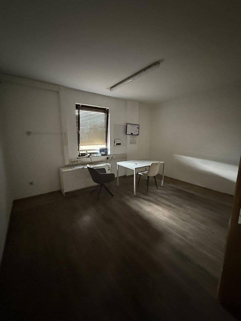 Prenájom nebytového priestoru 1.215 m², Klingenberg am Main, Bavorsko Prenájom nebytového priestoru 1.215 m², Klingenberg am Main, Bavorsko