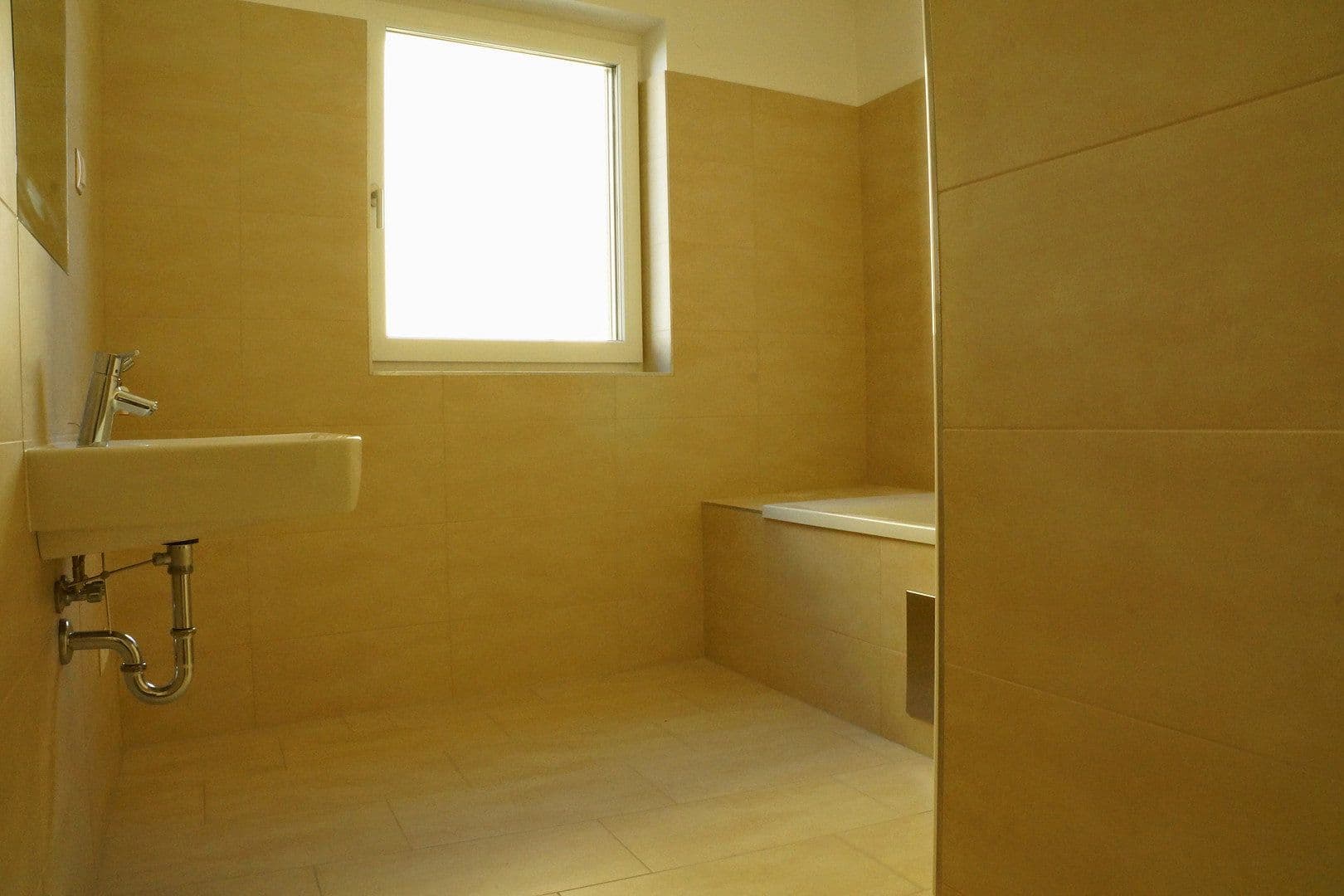 Prenájom garáže 8 m², Gersthoferstrasse 9, Wien, Viedeň Prenájom garáže 8 m², Gersthoferstrasse 9, Wien, Viedeň