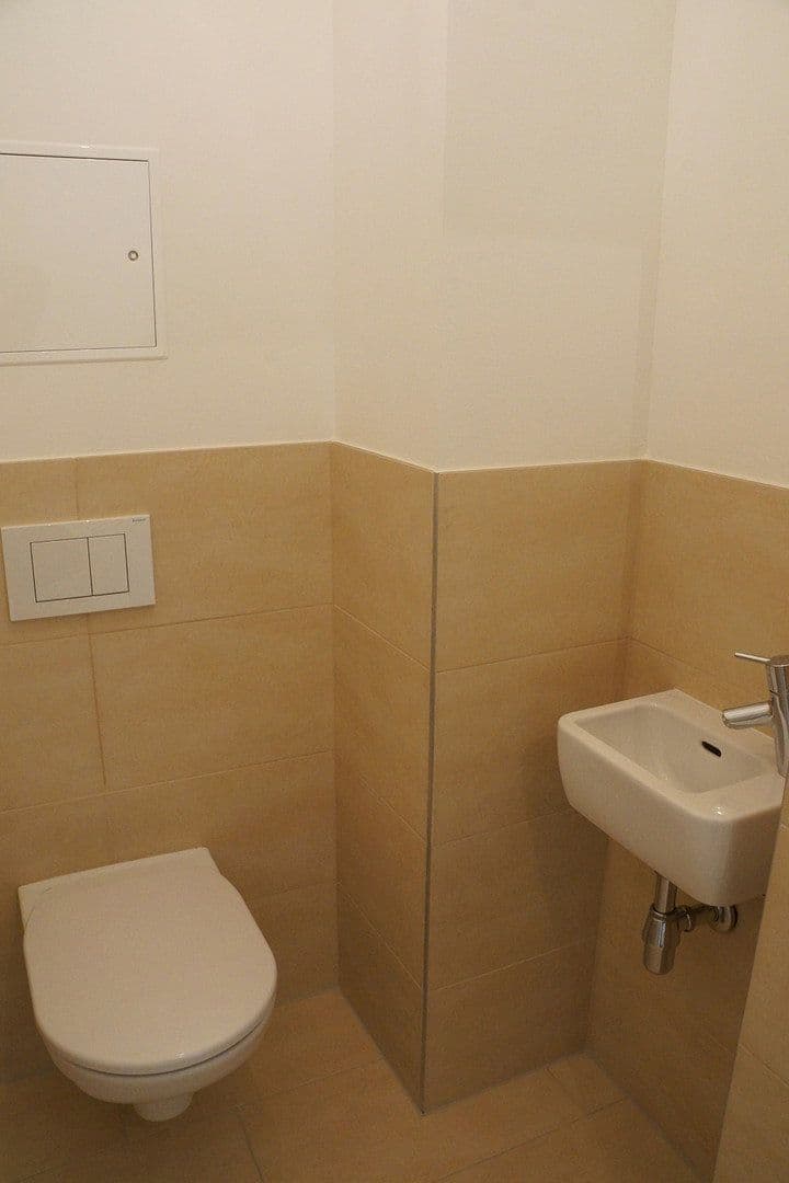 Prenájom garáže 8 m², Gersthoferstrasse 9, Wien, Viedeň Prenájom garáže 8 m², Gersthoferstrasse 9, Wien, Viedeň
