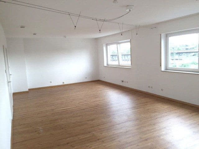Prenájom bytu 3-izbový 105 m², Wilhelmstr. 66, Siegburg, Severné Porýnie - Westfálsko Prenájom bytu 3-izbový 105 m², Wilhelmstr. 66, Siegburg, Severné Porýnie - Westfálsko