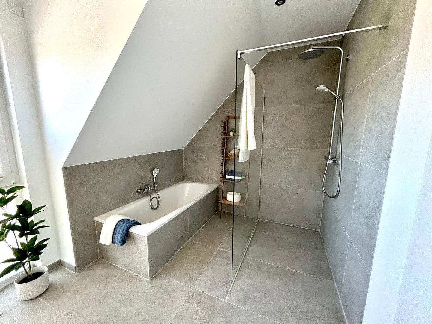Predaj domu 120 m², pozemek 343 m², Osterende 48, Apen, Dolné Sasko Predaj domu 120 m², pozemek 343 m², Osterende 48, Apen, Dolné Sasko