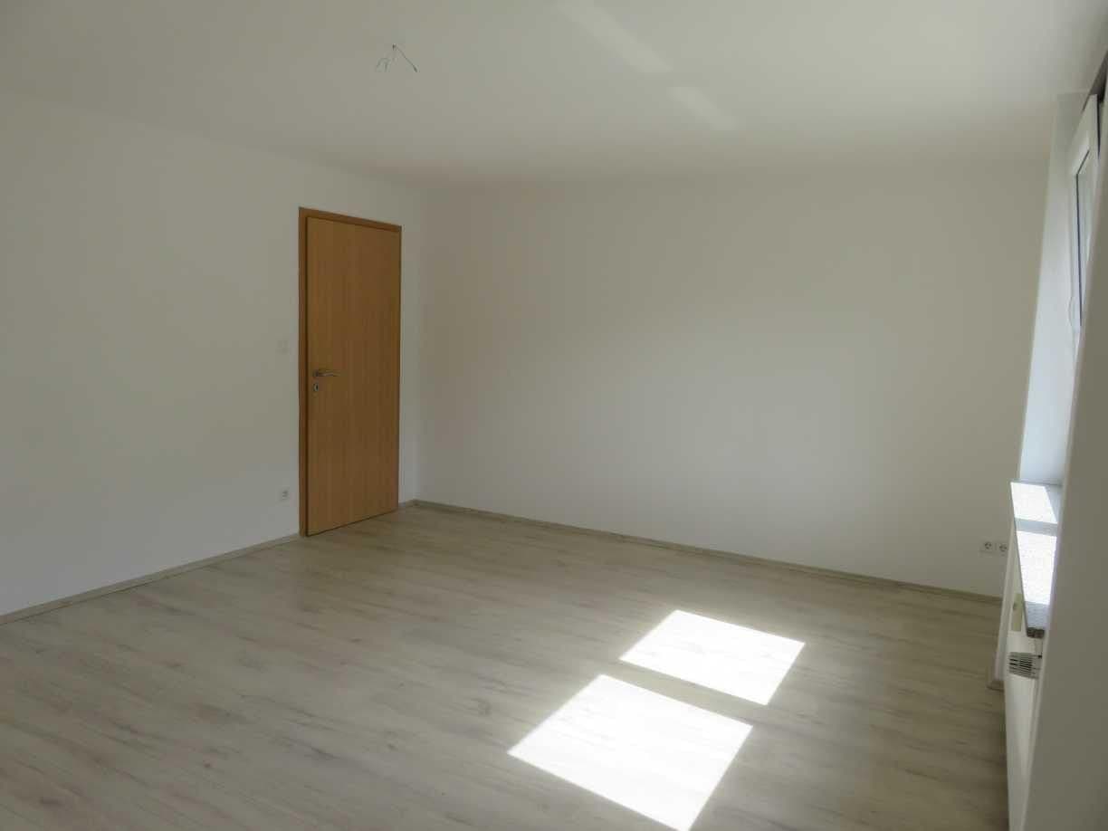Prenájom bytu 3-izbový 68 m², Höfen an der Enz, Bádensko-Wurttembersko Prenájom bytu 3-izbový 68 m², Höfen an der Enz, Bádensko-Wurttembersko