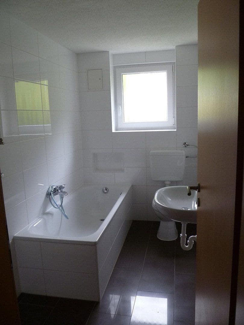 Prenájom bytu 3-izbový 68 m², Höfen an der Enz, Bádensko-Wurttembersko Prenájom bytu 3-izbový 68 m², Höfen an der Enz, Bádensko-Wurttembersko