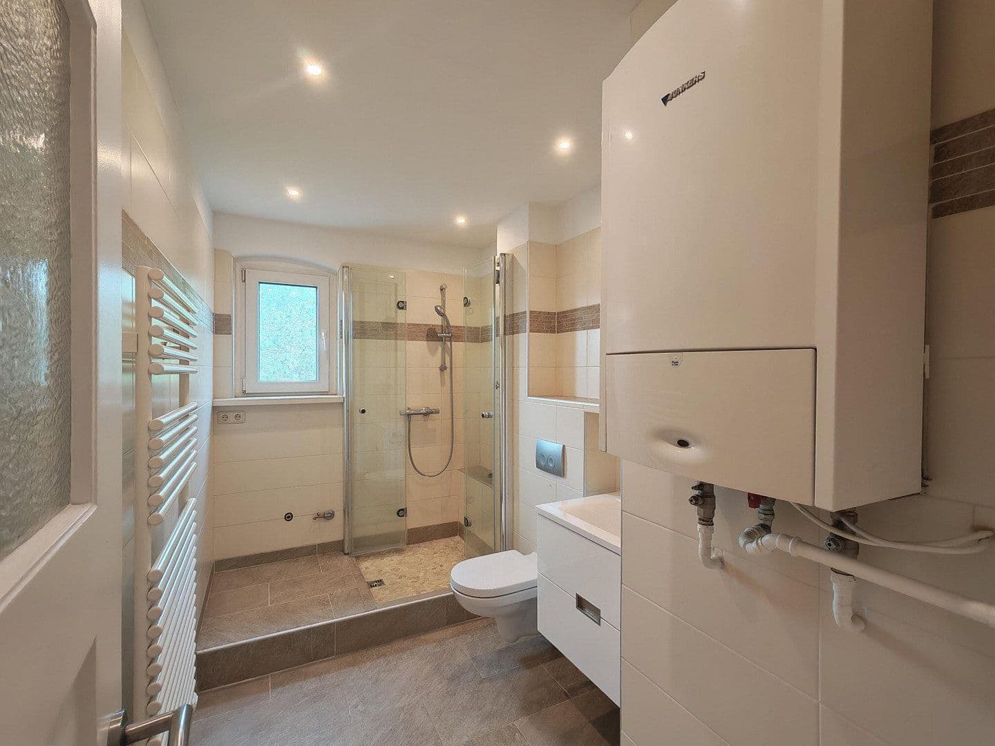 Predaj bytu 4-izbový 84 m², Ernststr.89, Berlin, Berlín Predaj bytu 4-izbový 84 m², Ernststr.89, Berlin, Berlín