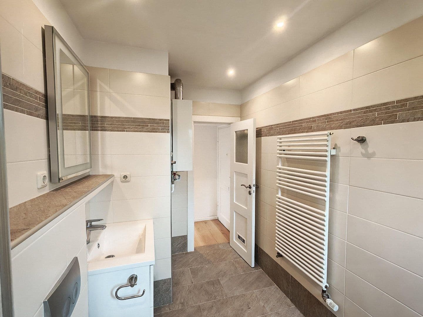 Predaj bytu 4-izbový 84 m², Ernststr.89, Berlin, Berlín Predaj bytu 4-izbový 84 m², Ernststr.89, Berlin, Berlín