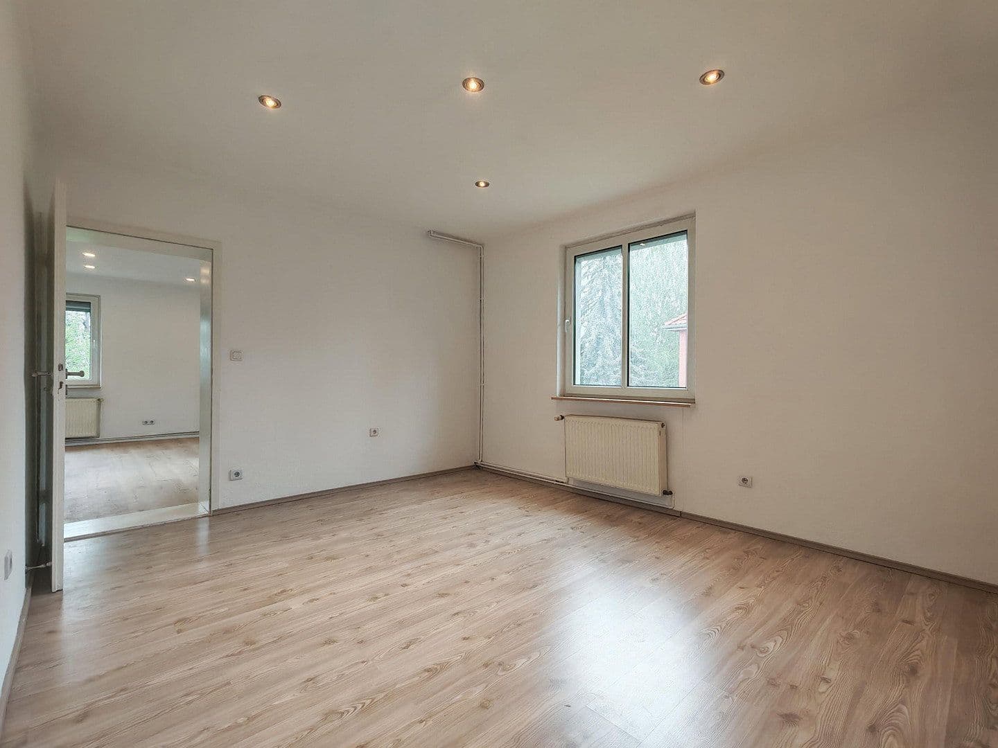 Predaj bytu 4-izbový 84 m², Ernststr.89, Berlin, Berlín Predaj bytu 4-izbový 84 m², Ernststr.89, Berlin, Berlín