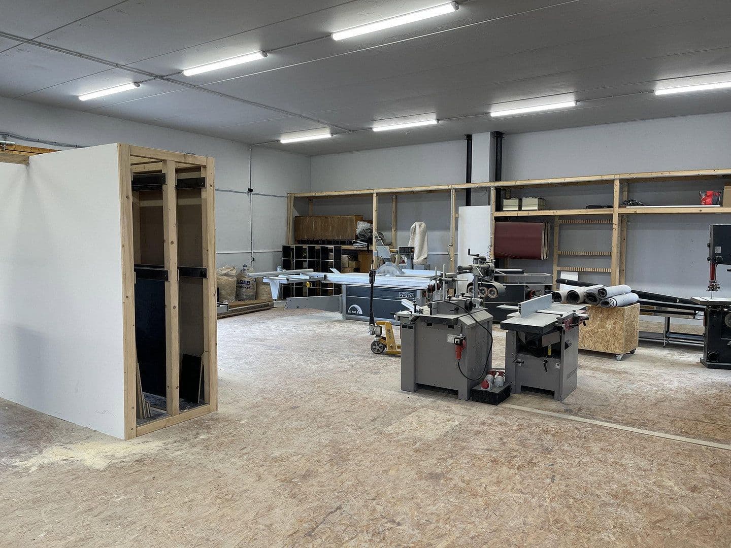 Prenájom nebytového priestoru 160 m², Uffing, Bavorsko Prenájom nebytového priestoru 160 m², Uffing, Bavorsko