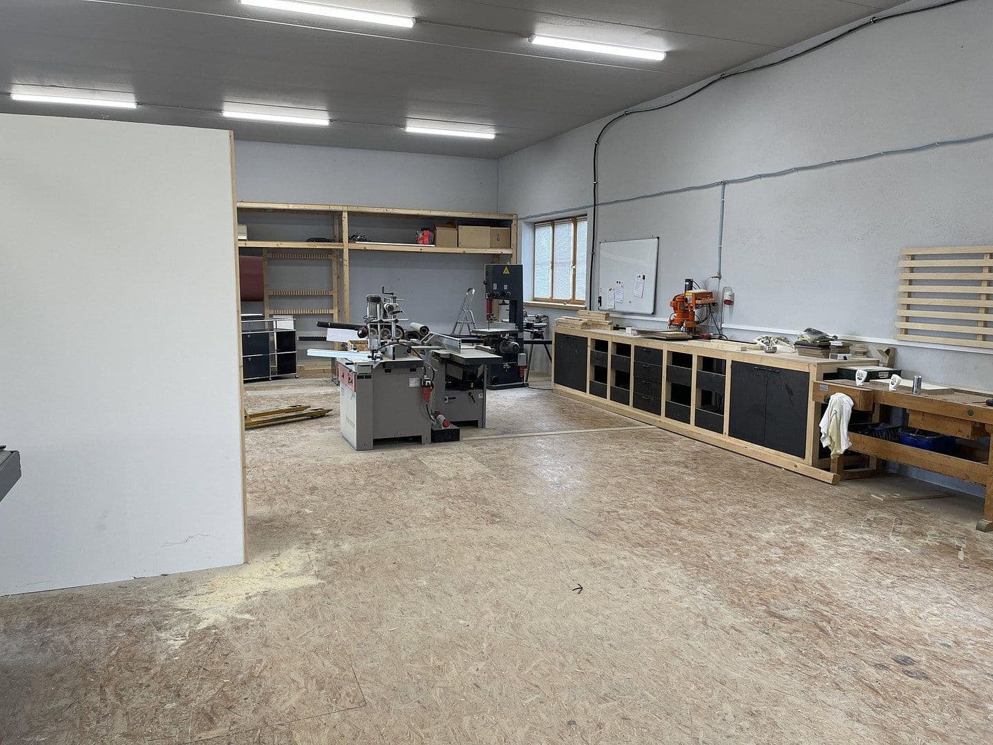 Prenájom nebytového priestoru 160 m², Uffing, Bavorsko Prenájom nebytového priestoru 160 m², Uffing, Bavorsko