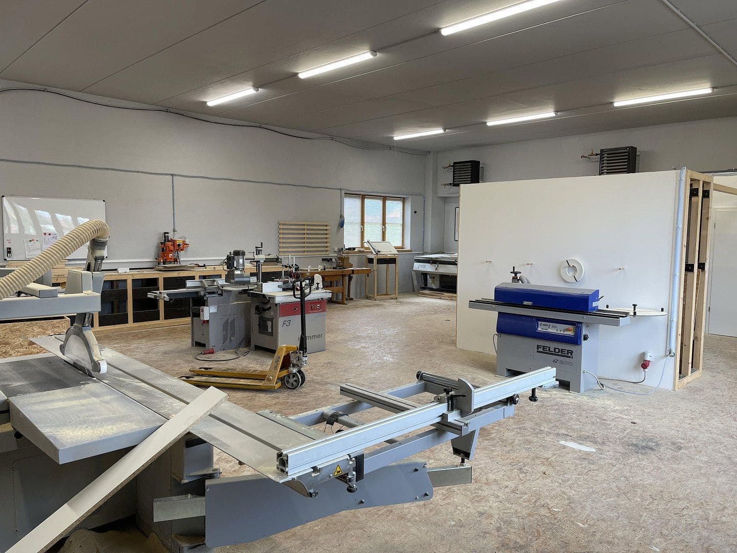 Prenájom nebytového priestoru 160 m², Uffing, Bavorsko Prenájom nebytového priestoru 160 m², Uffing, Bavorsko